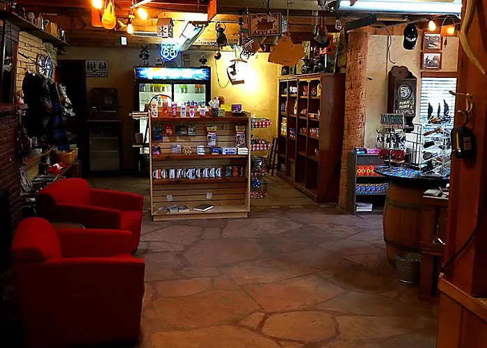 Historic Rail Caboose On Route 66 Hotel 4*