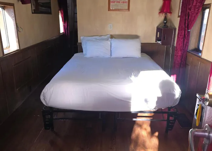 Hotel Historic Rail Caboose On Route 66 4*
