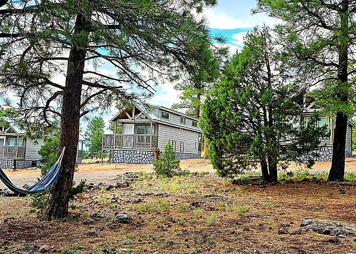 Historic Rail Caboose On Route 66 Hotel 4*